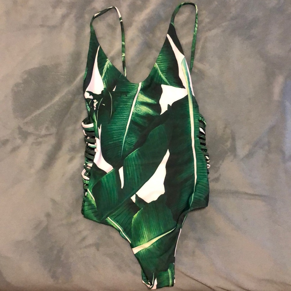 Stone fox one piece dupe.